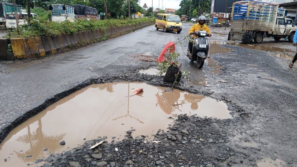 nashik potholes issue ganesh visarjan procession bjp minister Girish Mahajan statement