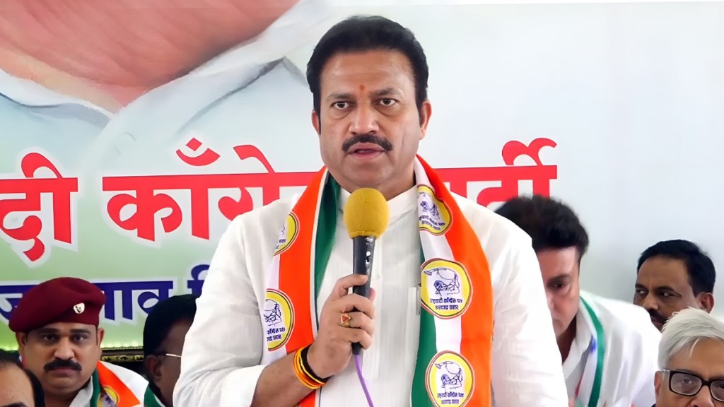 shashikant shinde slams central and state government in jalgaon rally