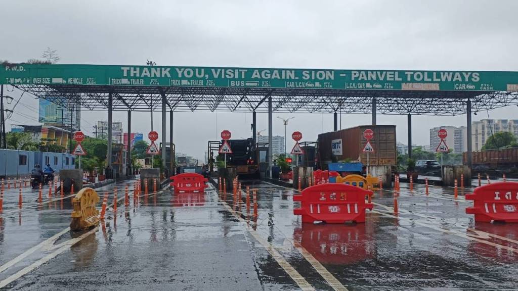 A speeding trailer hit a toll booth at Kamothe, an employee was injured