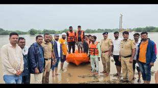 in parbhani Four workers rescued safely from floodwaters in Purna river due to heavy rain.