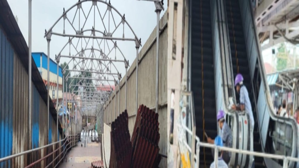 passengers struggle due to foot overbridge escalator work at dombivli station