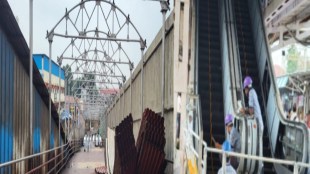 passengers struggle due to foot overbridge escalator work at dombivli station