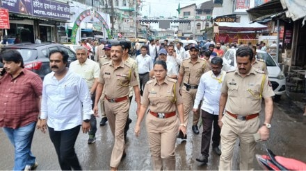 police and public upset over visarjan route condition in nashik