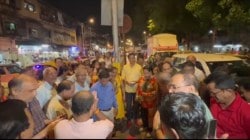 प्रभादेवी पूल बंद करण्याचा प्रयत्न रहिवाशांनी पुन्हा हाणून पाडला; पुनर्वसनाचा मुद्दा मार्गी लावल्याशिवाय पूल बंद होऊ देणार, रहिवाशी ठाम…
