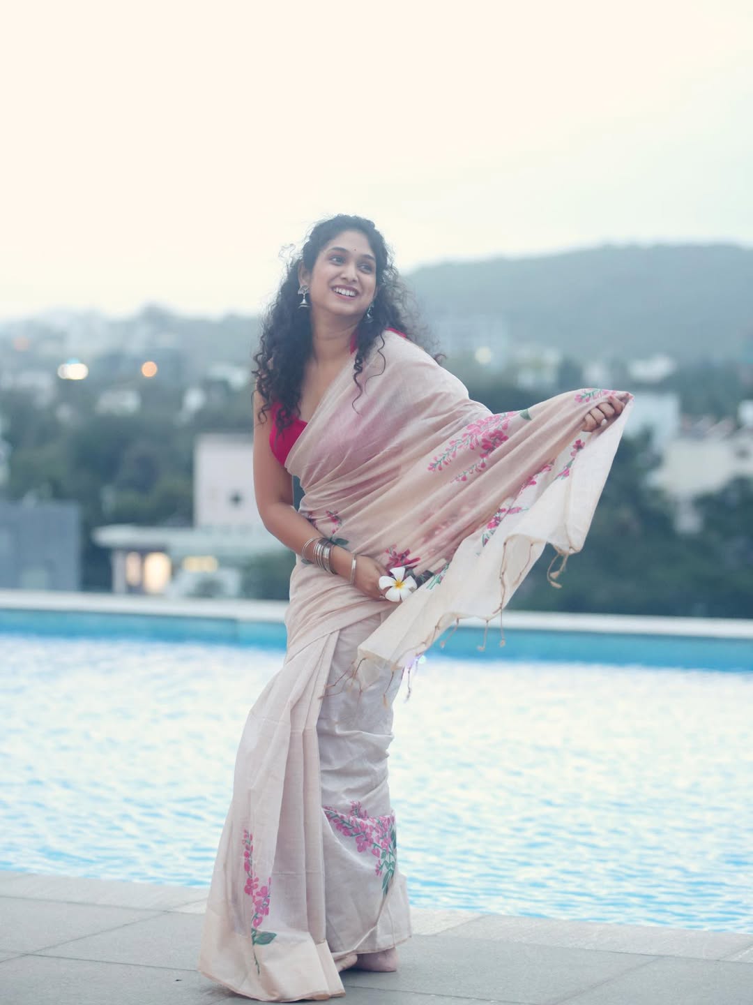 priyadarshini indalkar saree look for dashavtar movie promotions