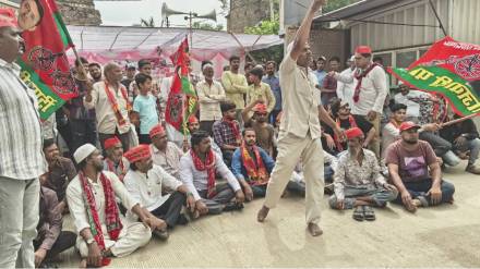 protest in front of Malegaon Municipal Corporation by Samajwadi Party