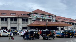 rpf intercepts suspicious bag full of cash railway station income tax pune