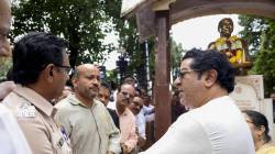 मीनाताई ठाकरे यांच्या पुतळ्यावर रंगफेक ; महाराष्ट्र पेटवण्याचा डाव, उद्धव ठाकरे यांचा आरोप , ठाकरे बंधू घटनास्थळी