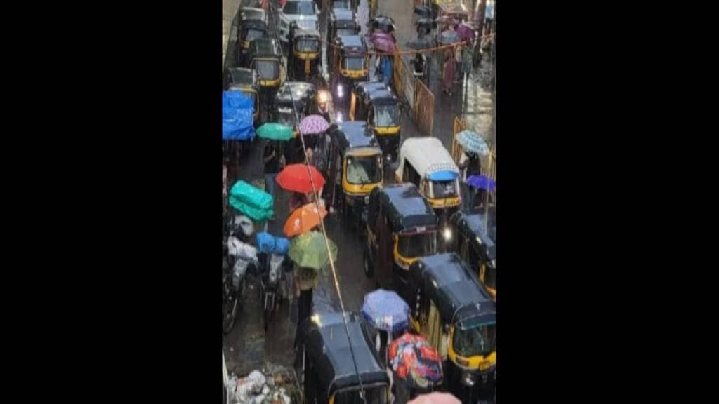 case registered against two rickshaw drivers for obstructing road traffic in Dombivli West