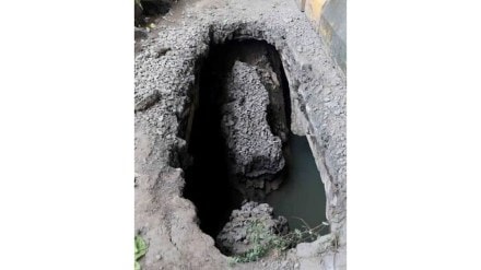 road collapse near atal setu in sewri