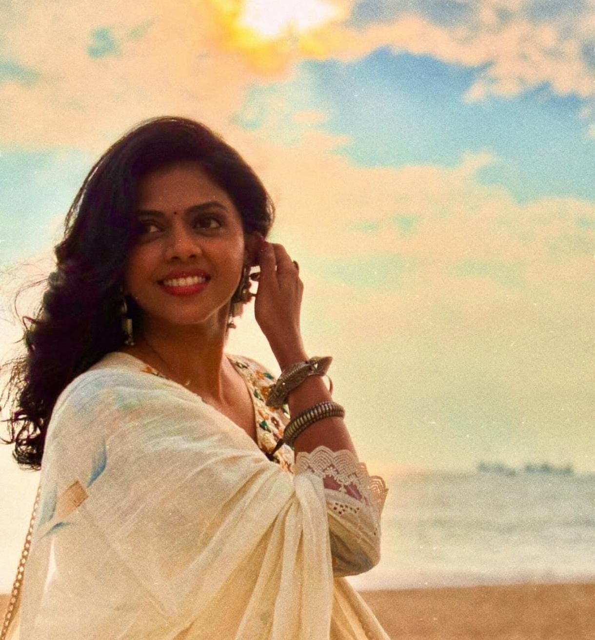 marathi actress rutuja bagwe celebrate birthday in her own restaurant