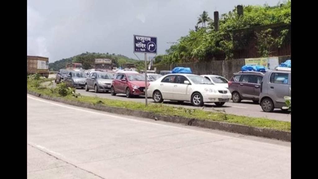 Major traffic jam in Sangameshwar area