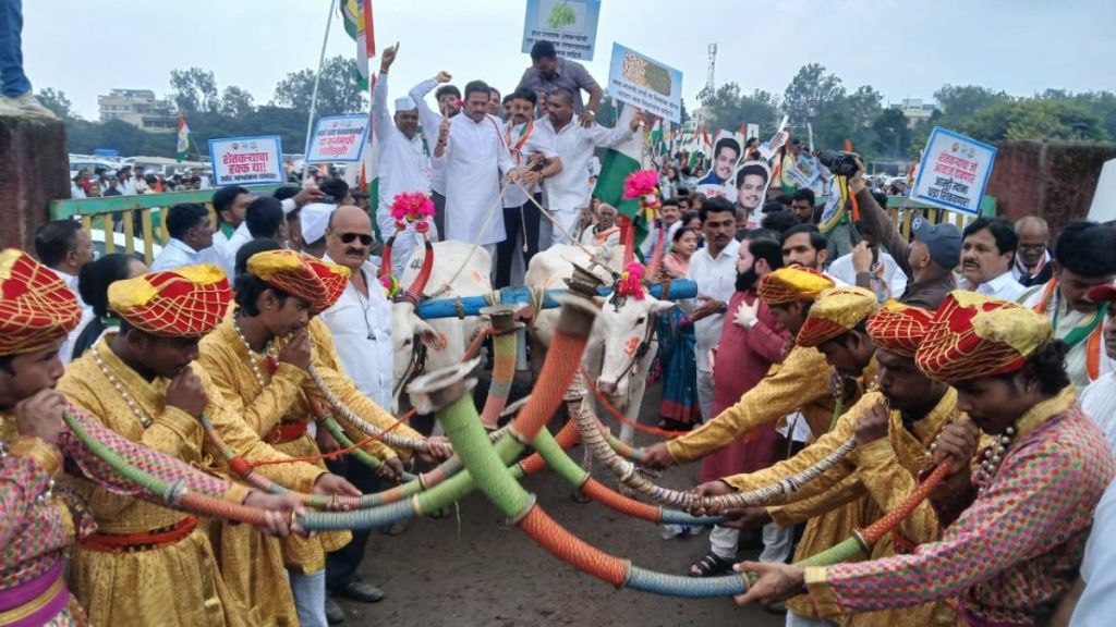 sharad pawar ncp protest march nashik farmers issues ahead Maharashtra civic polls