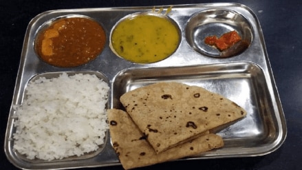 Shiv Bhojan Thali scheme, affordable meals Maharashtra, Maha Vikas Aghadi food program, Shiv Bhojan Thali funding delay, Maharashtra government subsidies, subsidized meal schemes India,