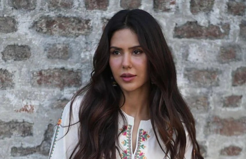 sonam bajwa joins border 2 cast reunites with diljit dosanjh for the 5th time