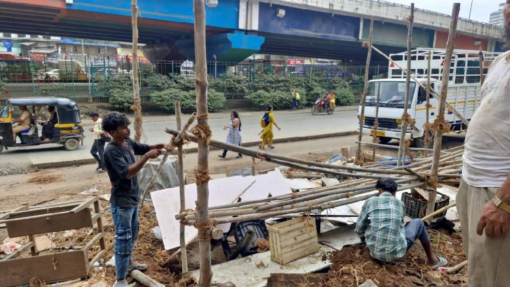 Municipal action against hawkers on the National Highway