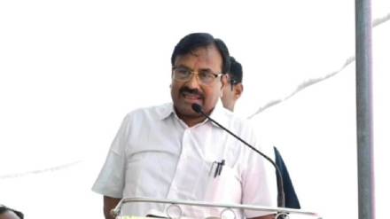 Fill the potholes, otherwise you will have to deal with me said Minister Mungantiwar