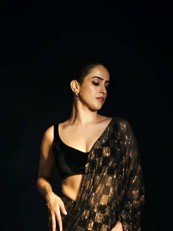 sunny sundari ki tulsi kumari actress sanya Malhotra hot look in saree