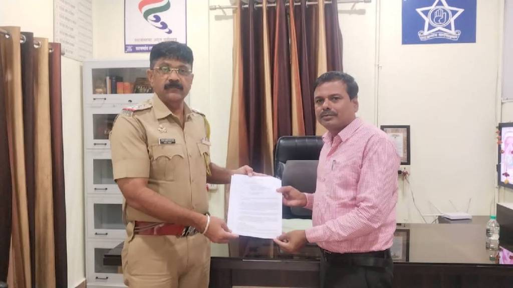 “Arrest Laxman Hake,” demands a supporter of Manoj Jarange