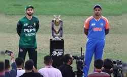 Ind vs Pak Asia Cup 2025: सूर्यकुमारशी बोलायला रवी शास्त्री; सलमान अघाशी बोलण्यासाठी वकार युनिस, अनोख्या टॉसची चर्चा