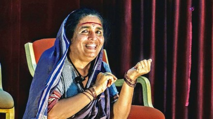 Vhay Mi Savitribai Sushama Deshpande Drama