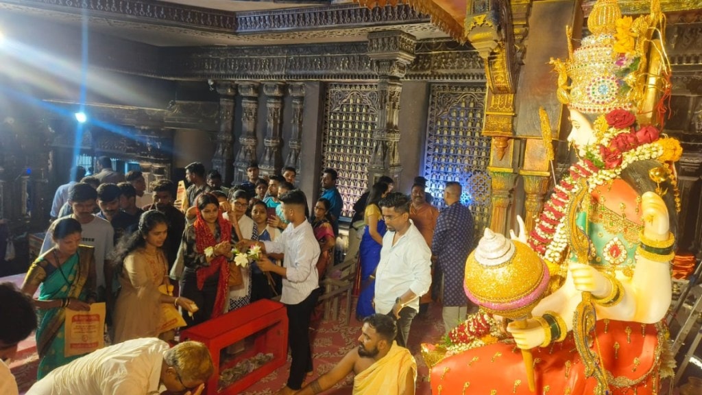 thane celebrates navratri with devotion lights and cultural events