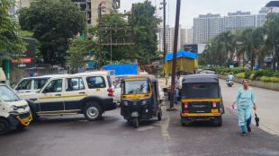 thane kolset road encroachment hawkers illegal parking airforce complaint ignored traffic tmc jam continues