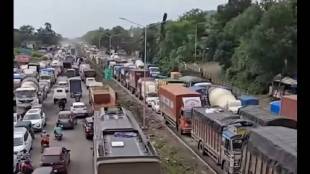 Life-threatening traffic jam on the highway!