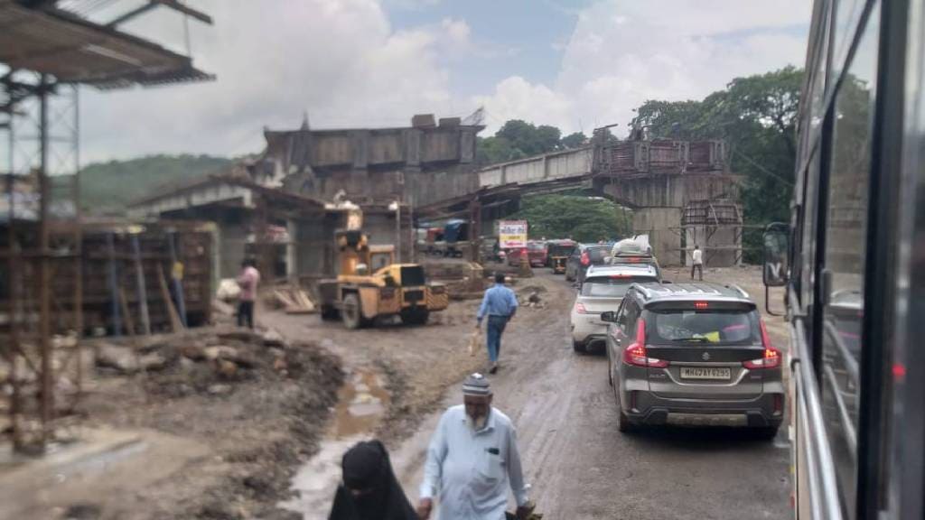 traffic jam at Shastri Bridge