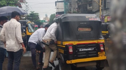 traffic police caught drunk rickshaw driver in kalyan