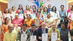 स्वरांनी लतादीदींना असेही अभिवादन, दहा तासांमध्ये १०१ गीतांचे सादरीकरण