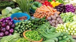 Vegetable Price Today: पावसाने उघडीप दिल्यानंतर फळभाज्यांची आवक वाढली; टोमॅटो, काकडी, गाजर, घेवडा दरात घट