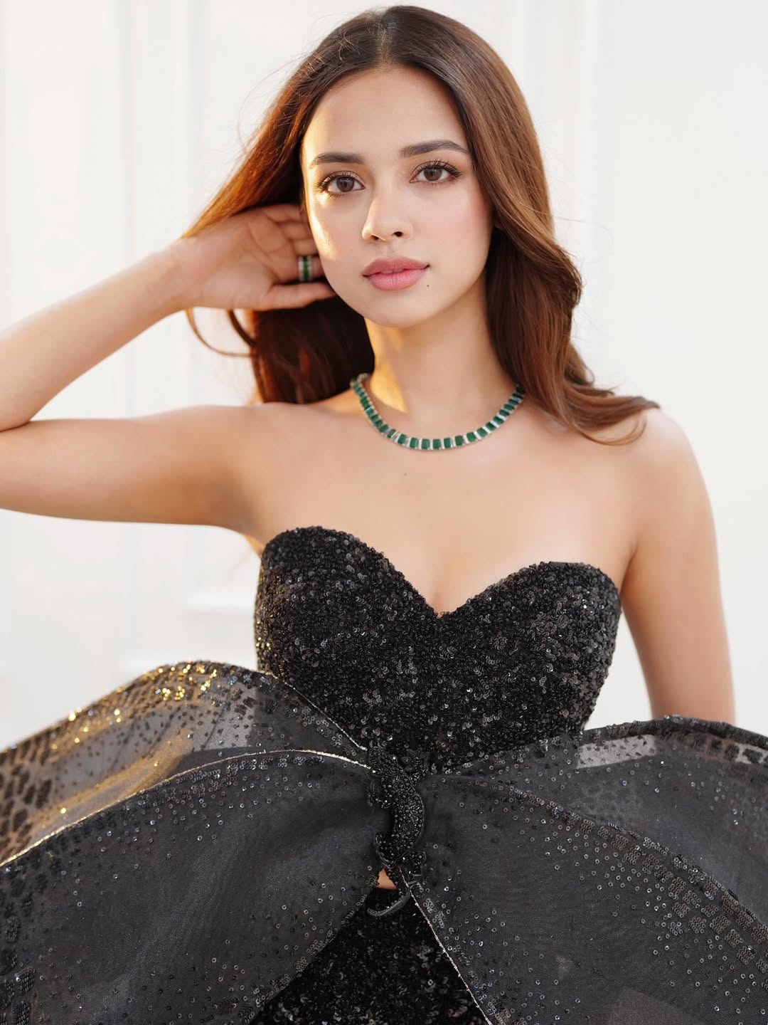 nitanshi Goyal, saved from falling on stage
