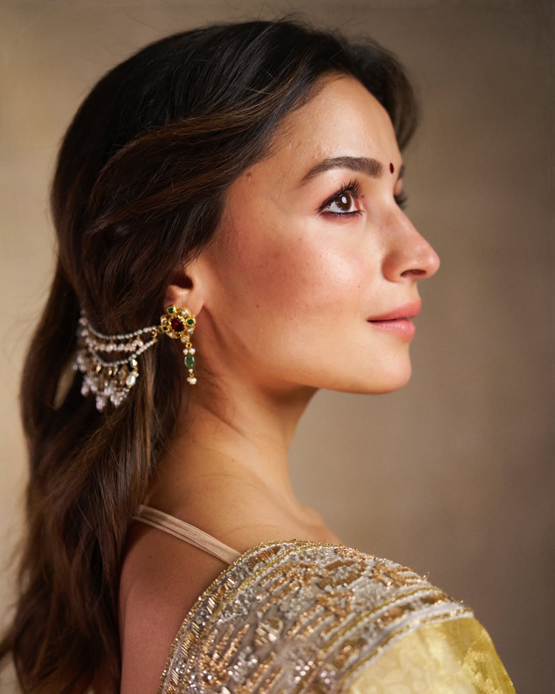 alia bhatt yellow banarasi saree photoshoot