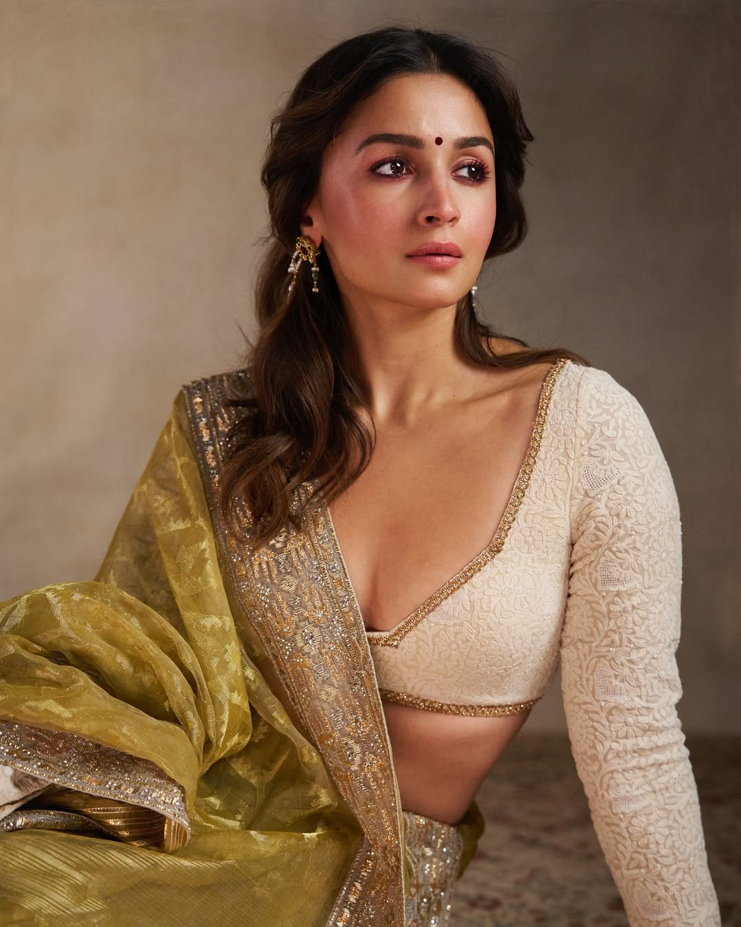 alia bhatt yellow banarasi saree photoshoot