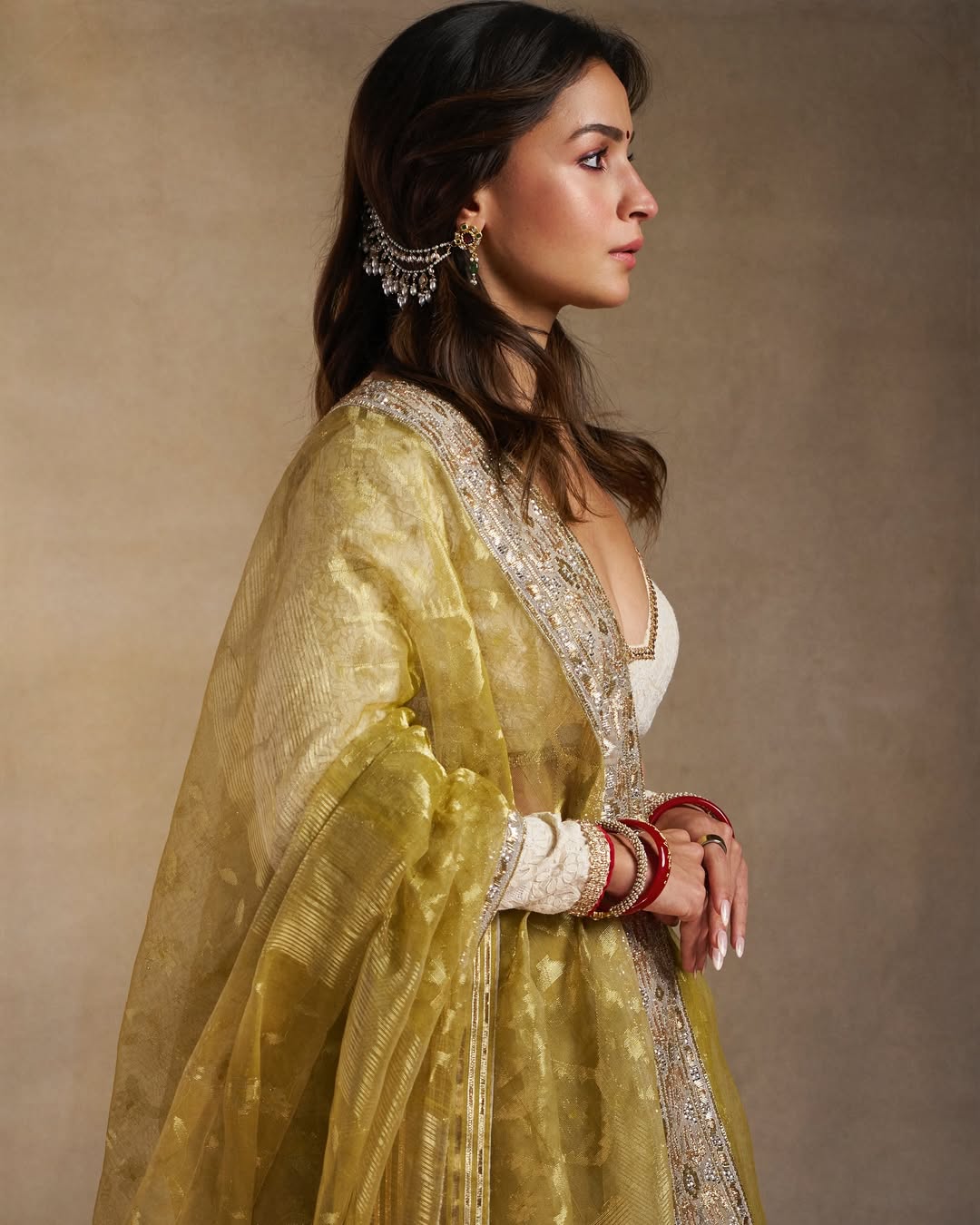 alia bhatt yellow banarasi saree photoshoot