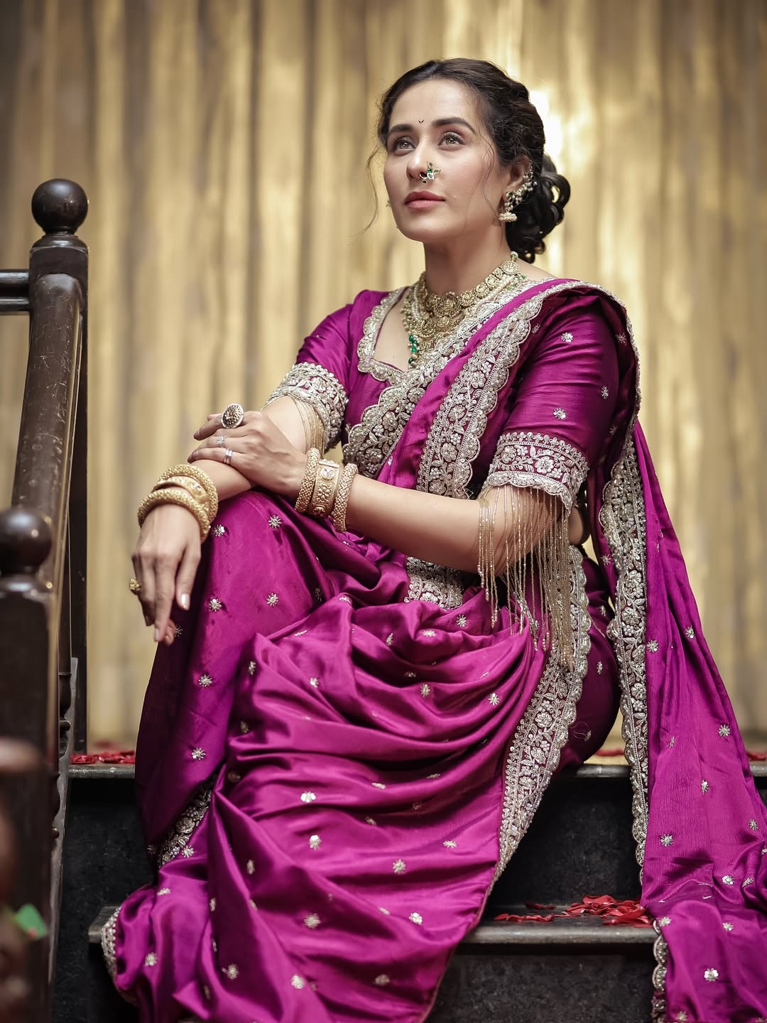 Tejaswini Lonari purpul nauvari saree