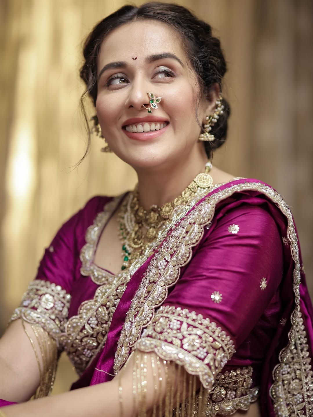 Tejaswini Lonari purpul nauvari saree