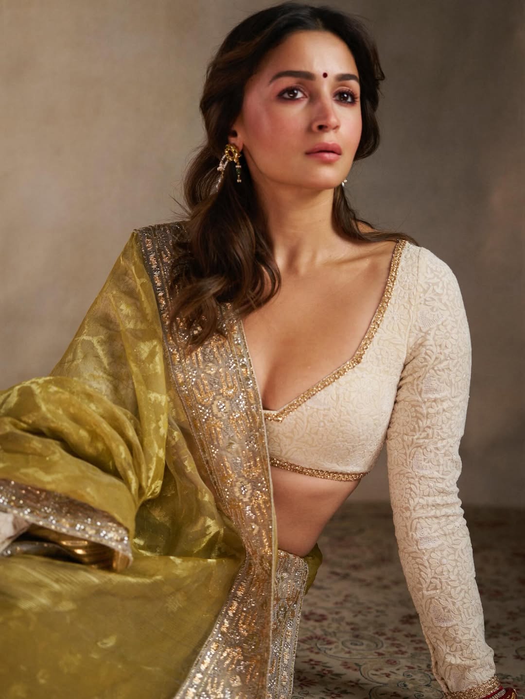 alia bhatt yellow banarasi saree photoshoot
