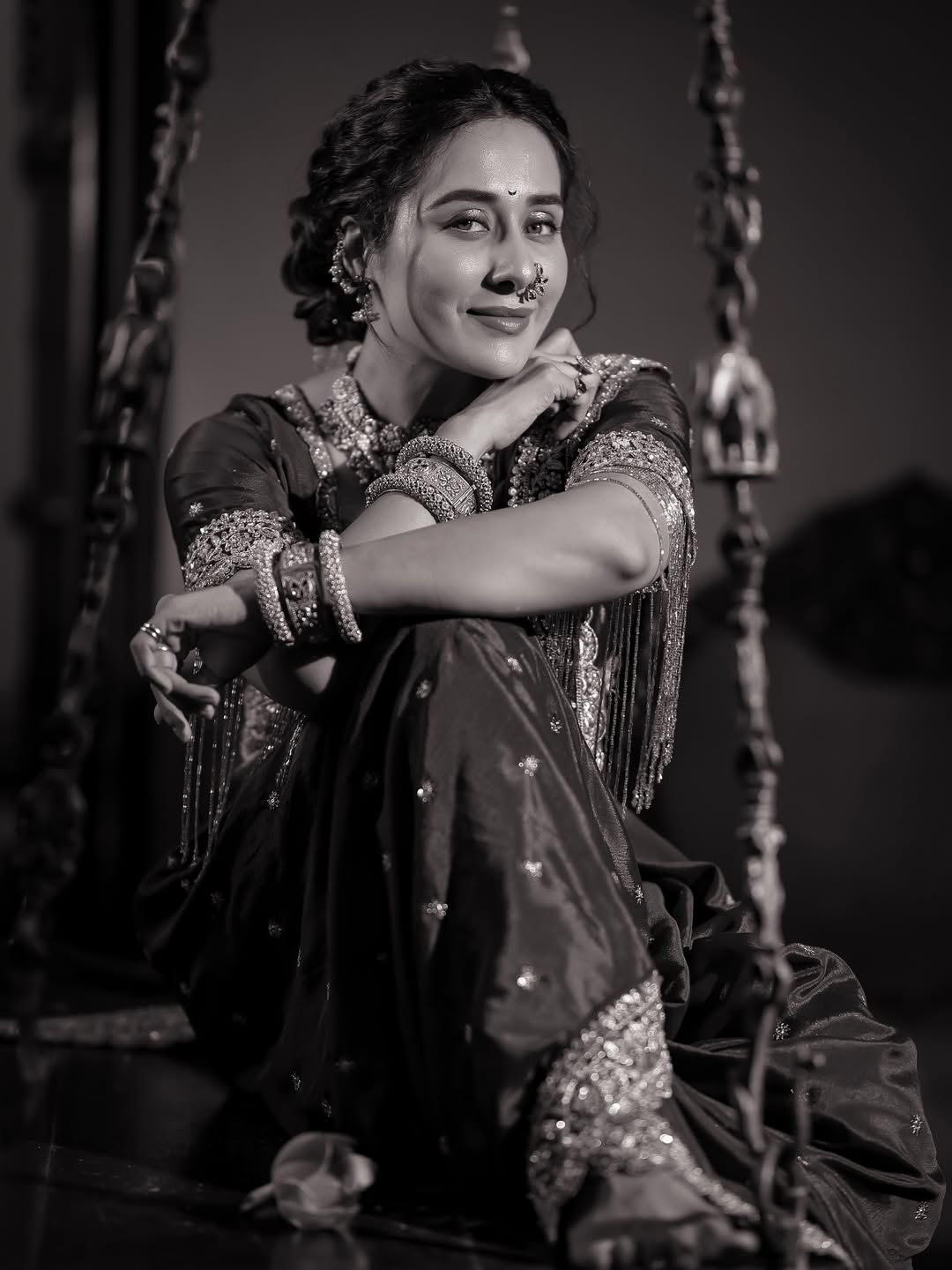 Tejaswini Lonari purpul nauvari saree