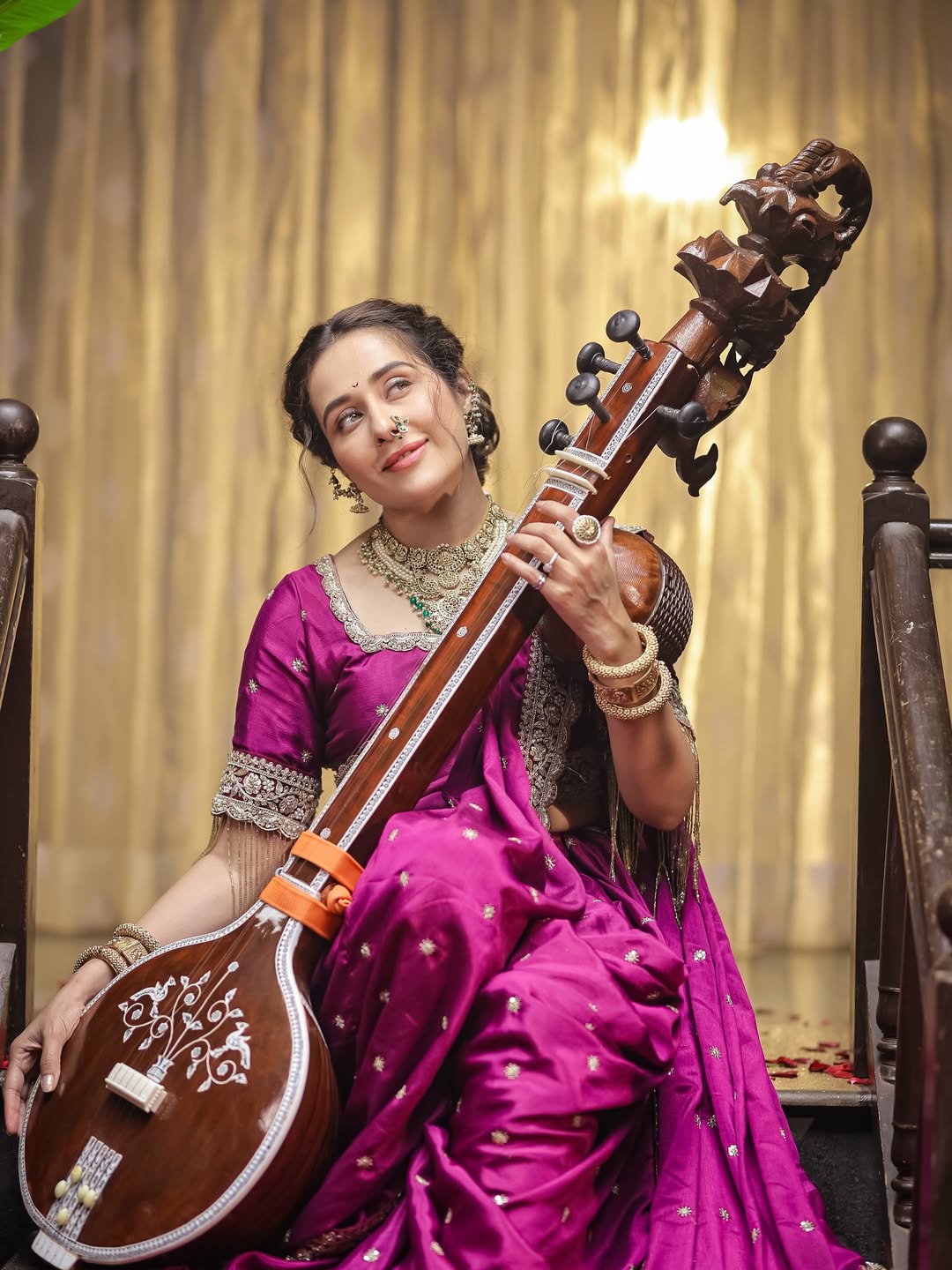 Tejaswini Lonari purpul nauvari saree