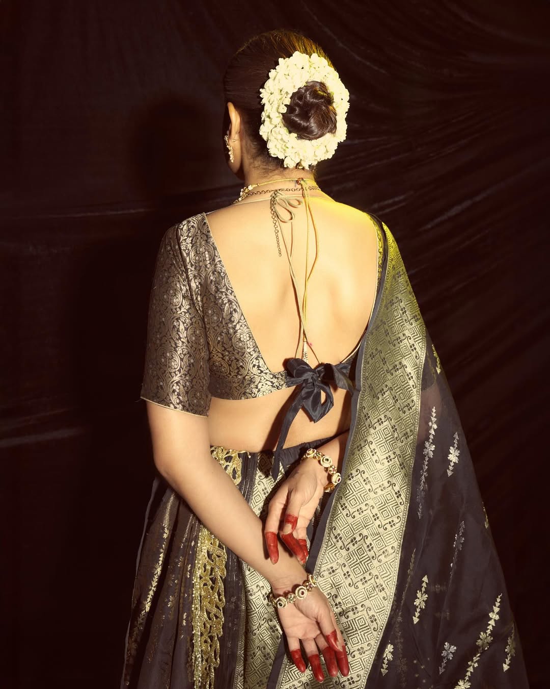Sai Tamhankar Dhanteras look