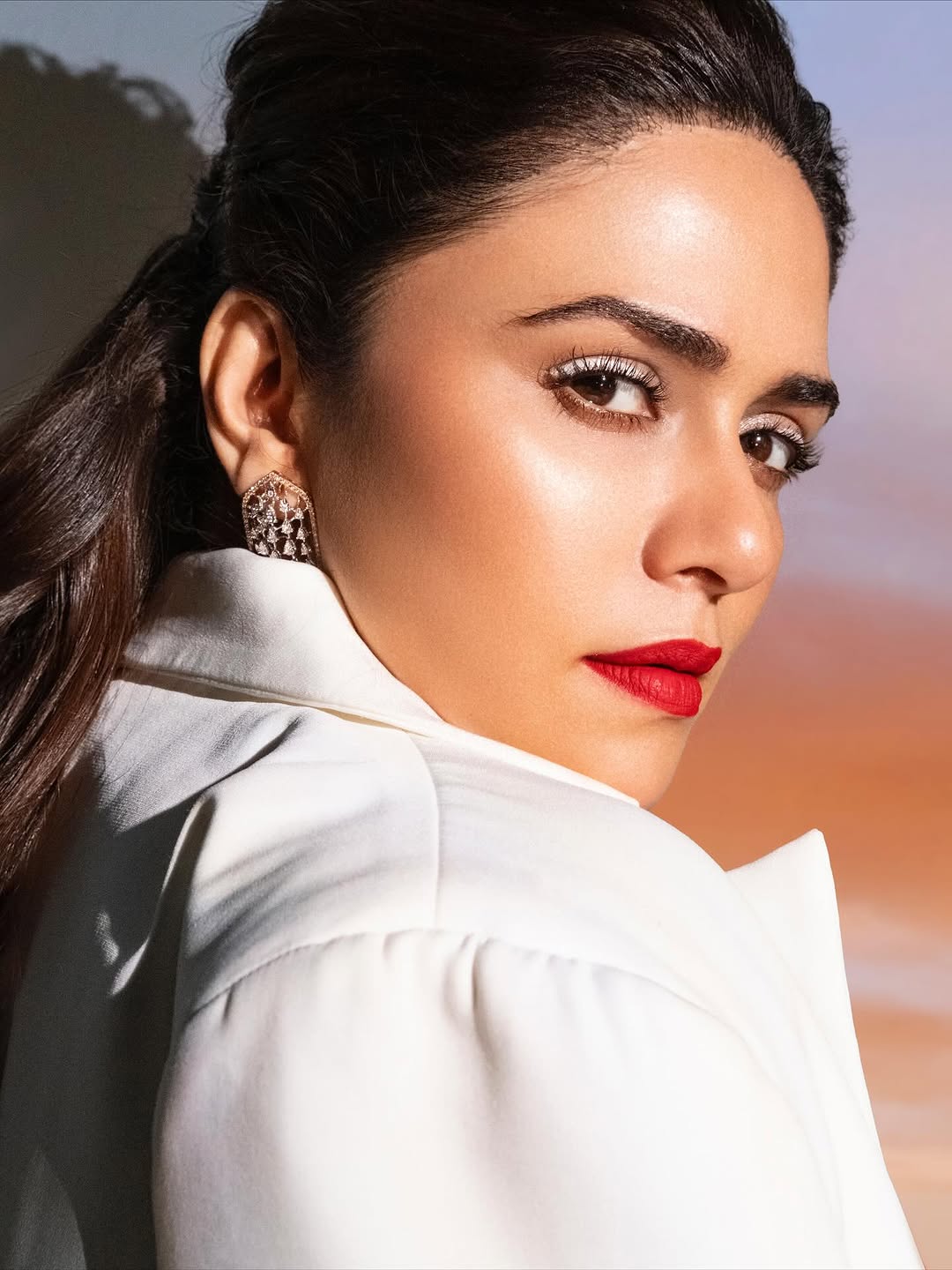 Amruta Khanvilkar stylish photoshoot