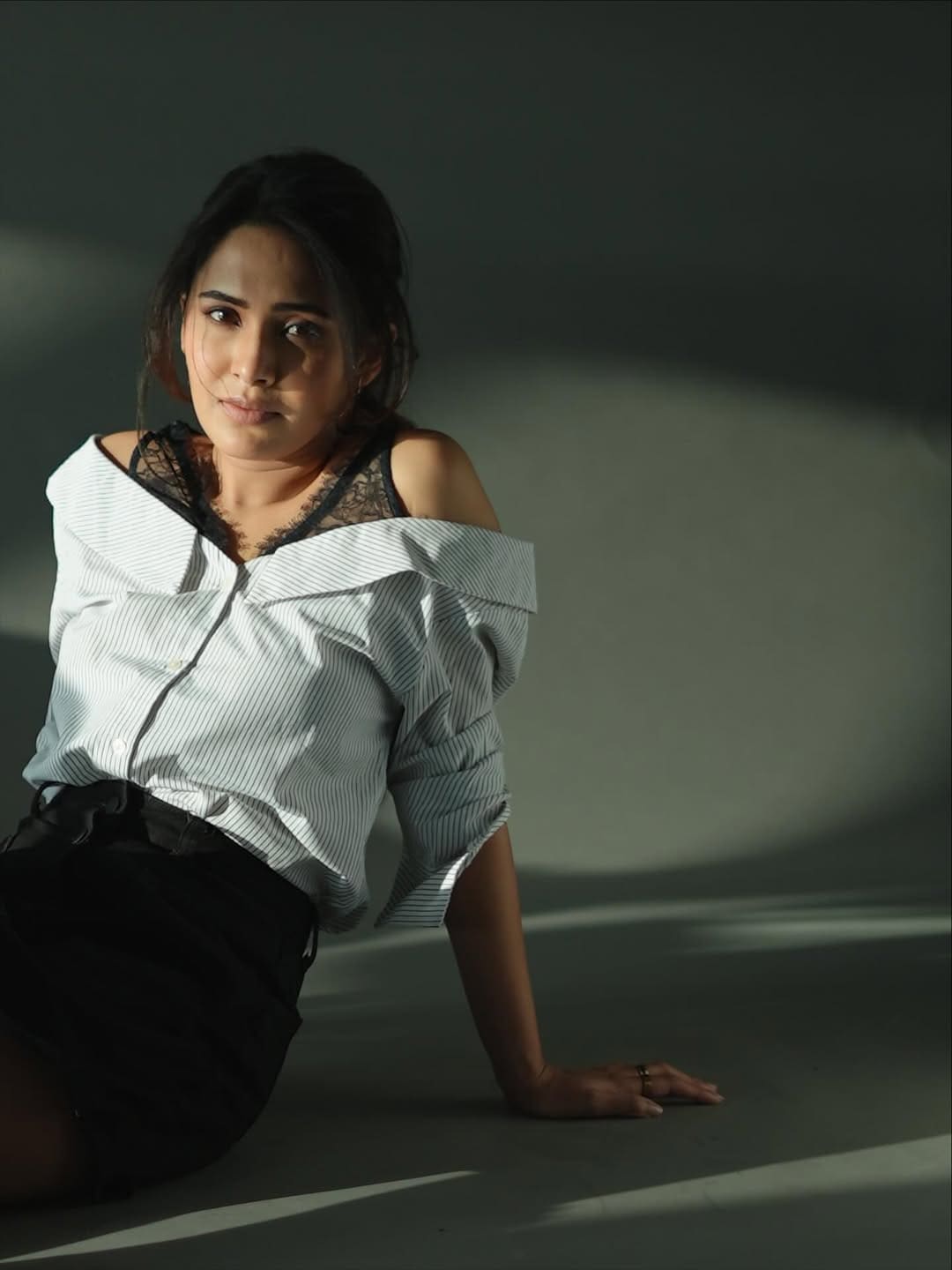 anushka sarkate bold photoshoot