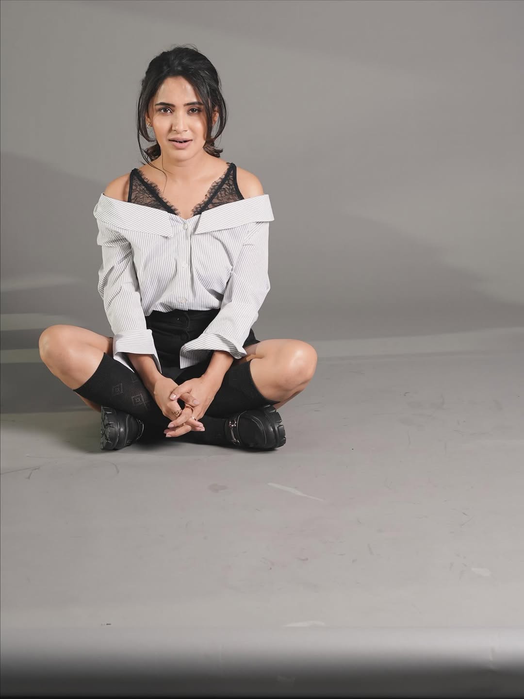 anushka sarkate bold photoshoot