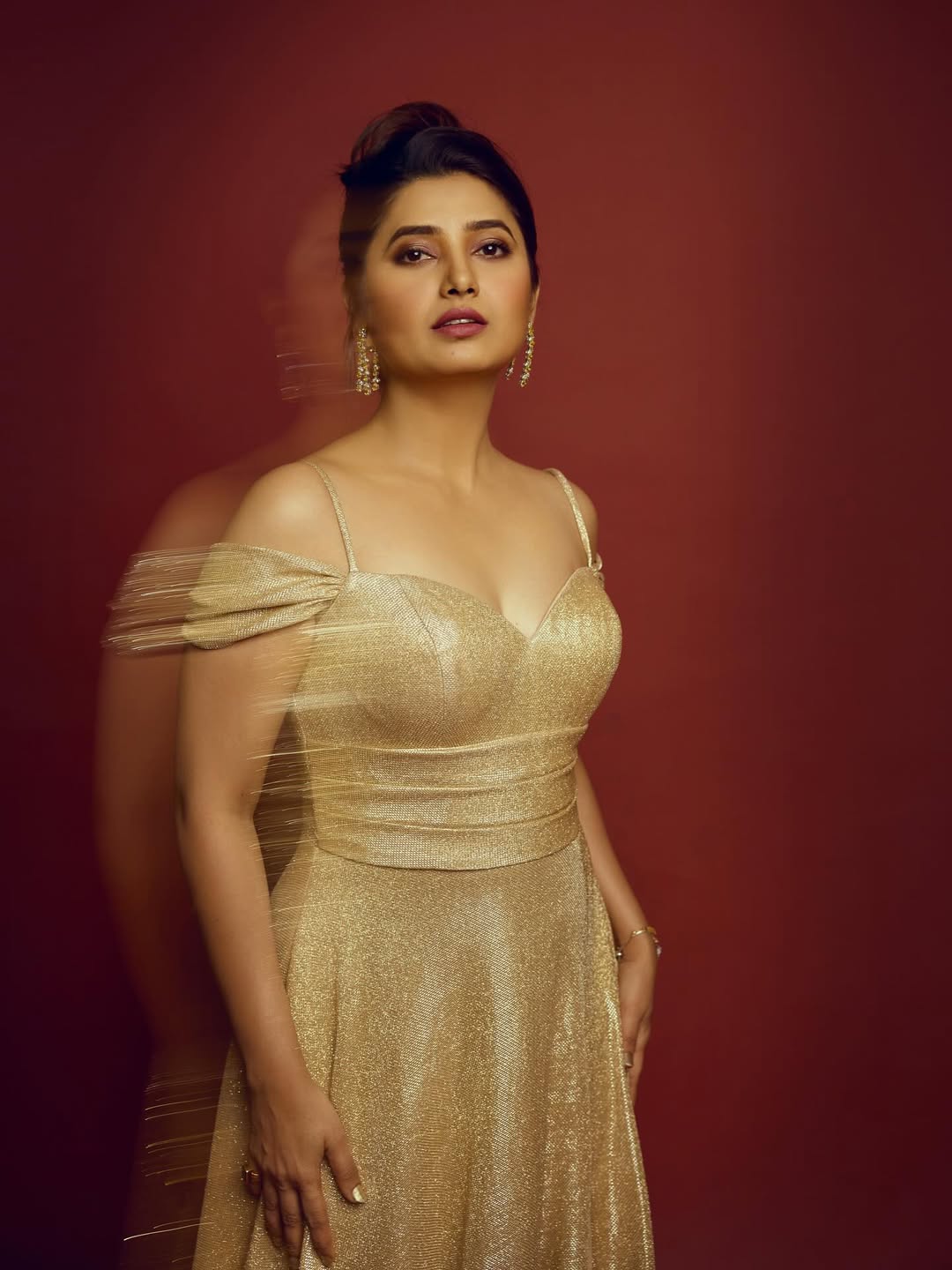 prajakta mali golden gown look