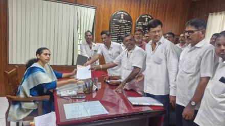 Speed up road work; Shiv Sena warns Public Works Department in Raigad Speed up road work; Shiv Sena warns Public Works Department in Raigad