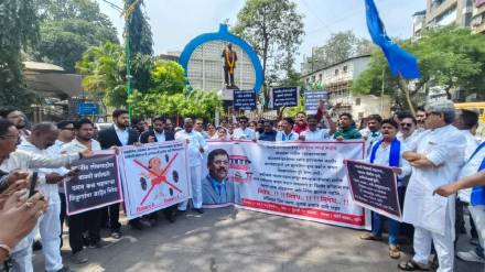 Ambedkarite organizations protest in Thane against the shoe-throwing case against the Chief Justice