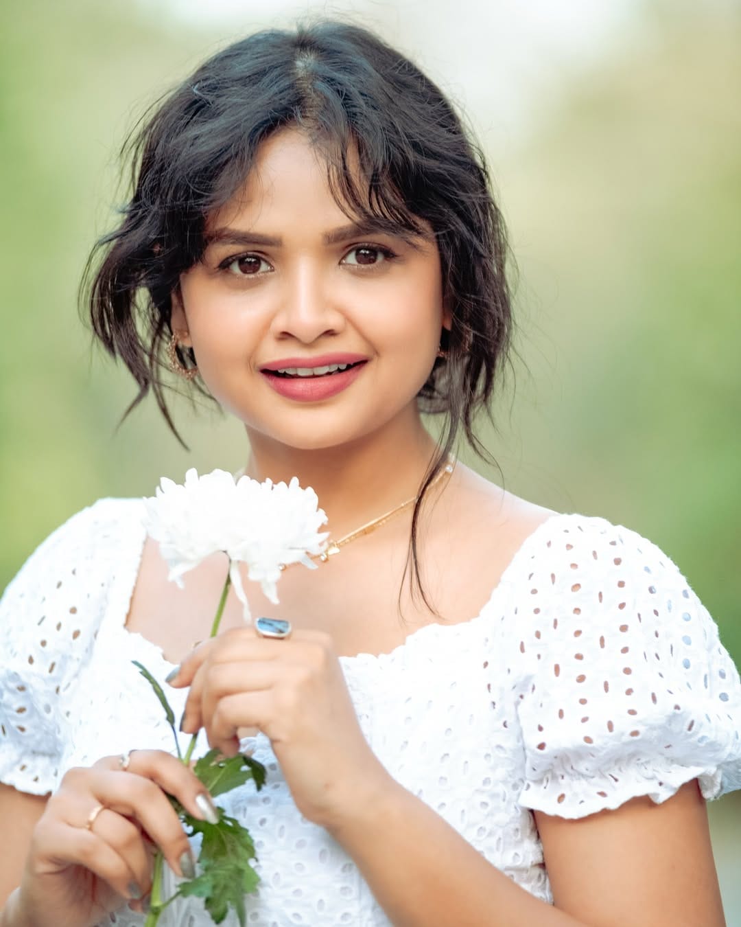 Apurva Gore Yellow Saree Look