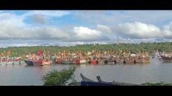 अरबी समुद्रात वादळसदृश परिस्थिती देवगड बंदरात नौकांची गर्दी…